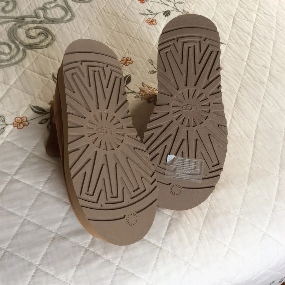 UGG mini dipper boots